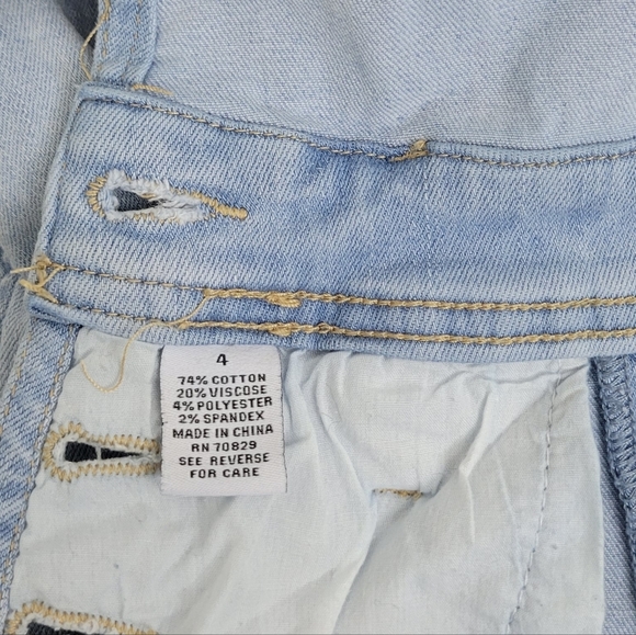 EUC Rue 21 Distressed Jean Denim Overalls Shorts Jumper, Stretch, Size 4 - Picture 4 of 5